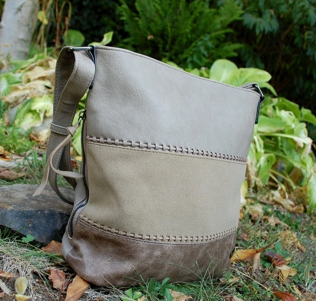 Kabelka hnedá bledá odtieň fango crossbody tmavé kovanie 