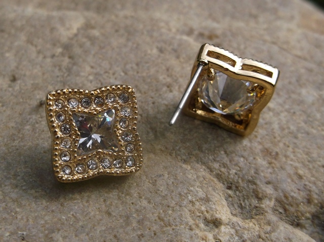 Náušnice zlatej farby brúsené sklo 