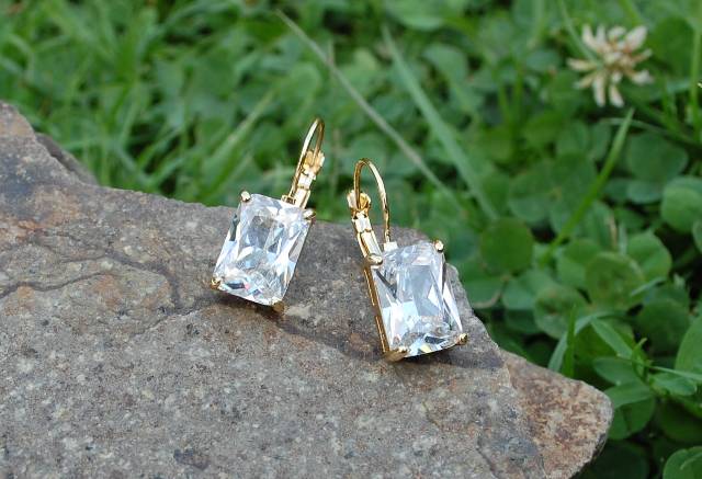 Náušnice brúsené sklo zlatá farba obdĺžnik