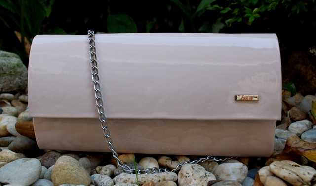 Kabelka púdrová listová lakovaná platnička retiazkové ramienko