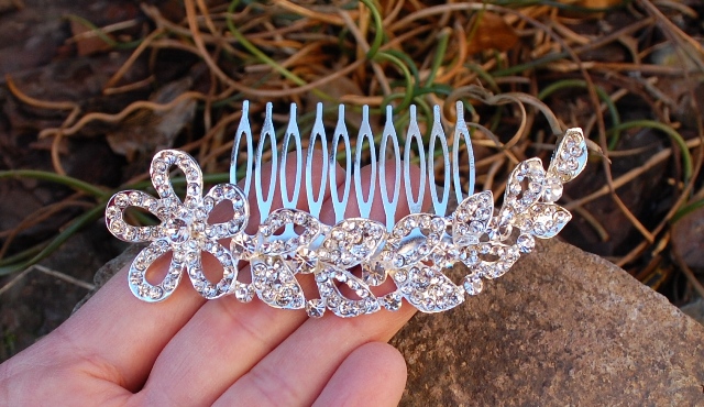 Ozdobná strieborná spona hrebeň brúsené sklo kvietok