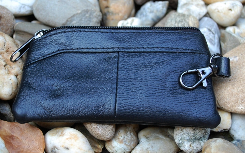 Púzdro čierne na kľúče so zipsom a vreckom