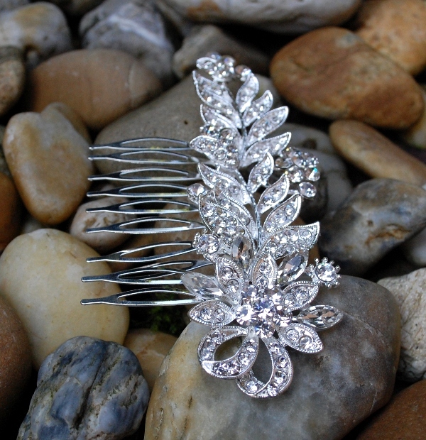 Ozdobná strieborná spona hrebeň brúsené sklo 