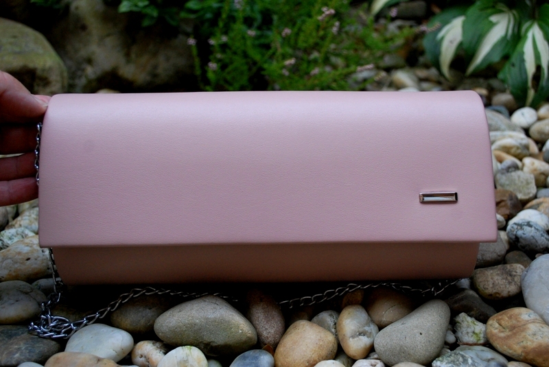 Kabelka listová púdrová matná retiazkové ramienko