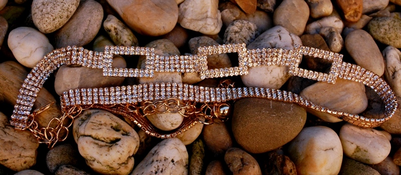 Opasok štrasový zlatý štyri rady obdĺžníky brúsené sklo