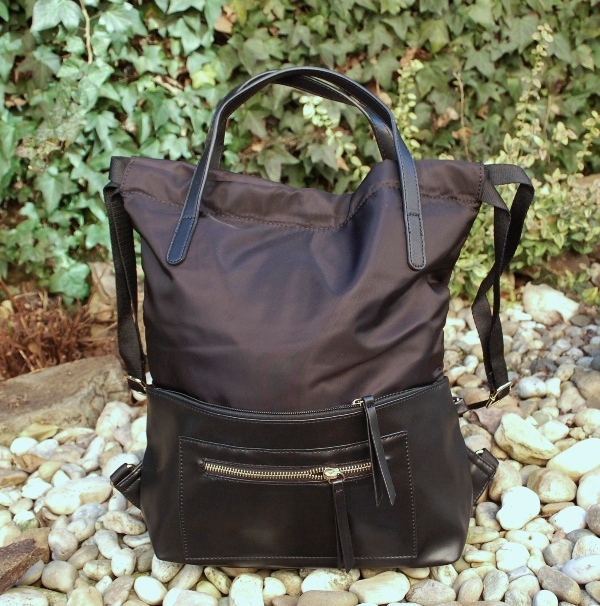 Kabelka čierna crossbody zlaté kovanie ruksak
