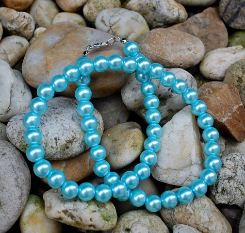 Náhrdelník modrý bledý perly brúsené sklo strieborná retiazka 