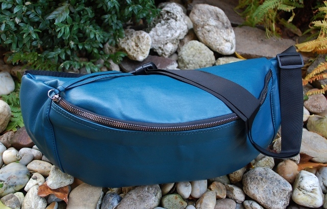 Ľadvinka modrá veľká čierne ramienko