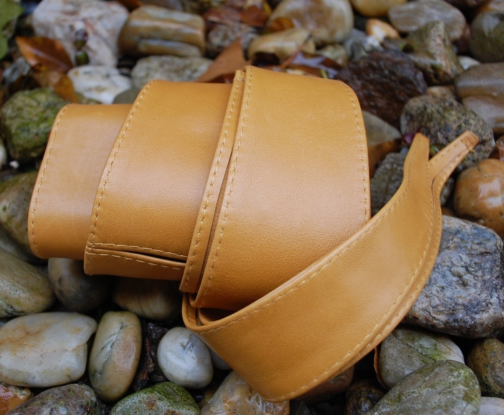 Hnedý koňakový široký dlhý kožený opasok