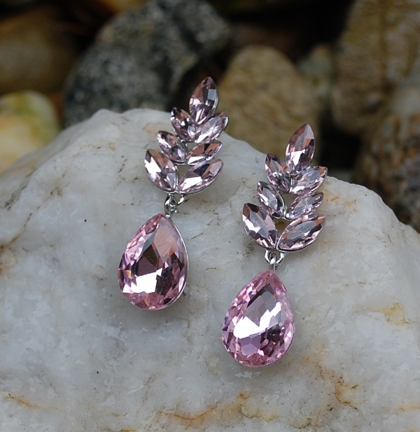 Náušnice ružové púdrové brúsené sklo spoločenské