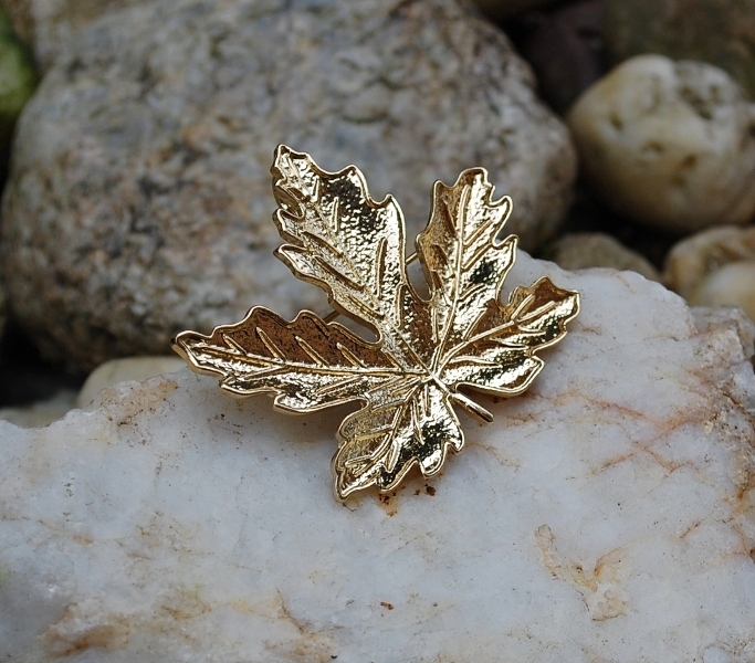 Brošňa zlatý metalický list s leskom