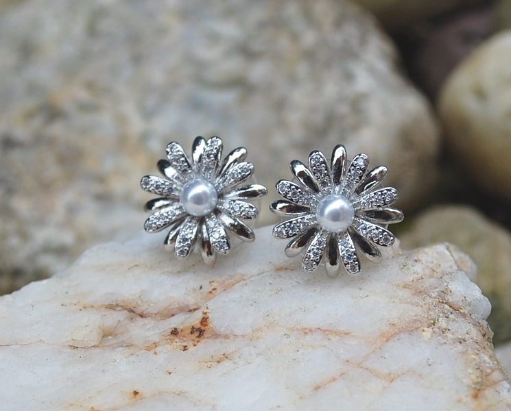 Náušnice strieborné kvietok brúsené sklo perlička