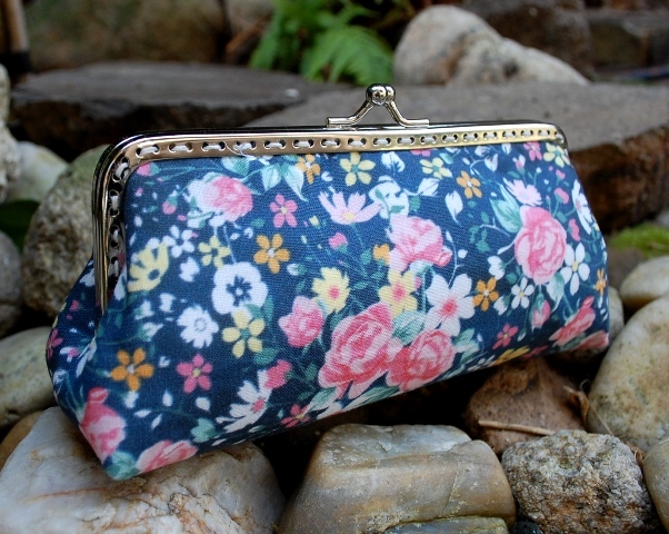 Dámske kvetinkové púzdro na okuliare vintage zapínanie