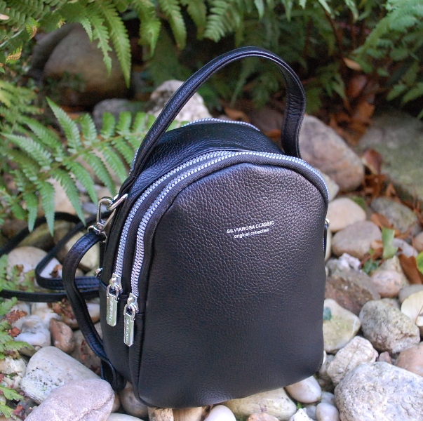 Ruksak čierny strieborné kovanie oddelenia na zips