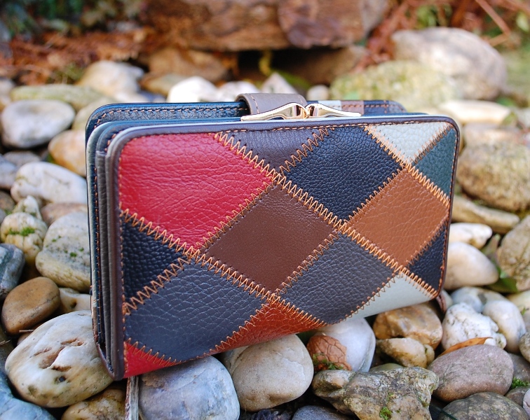 Dámska kožená peňaženka multicolor kovový patent