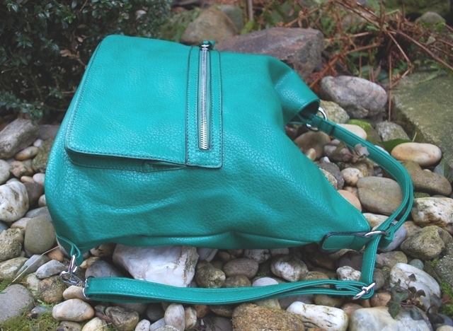 Kabelka zelená crossbody strieborné kovanie 