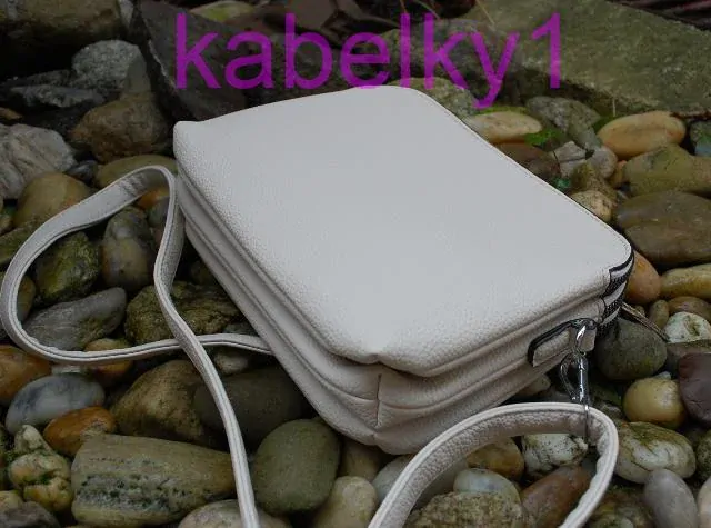 Kabelka smotanová matná strieborné zipsy crossbody