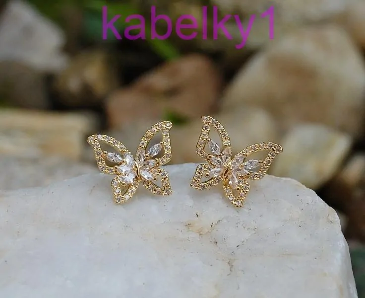 Náušnice zlatý motýlik brúsené sklo 