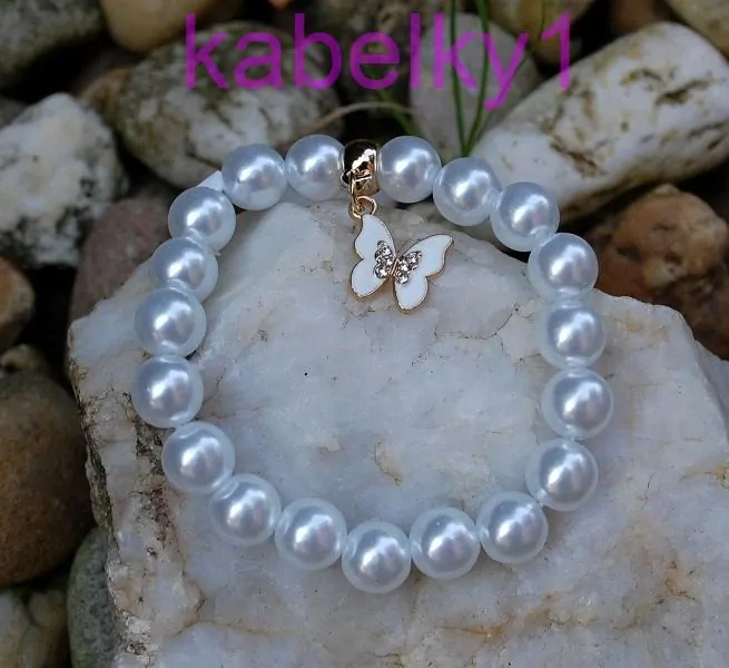 Náramok perly biele s leskom zlatý motýľ