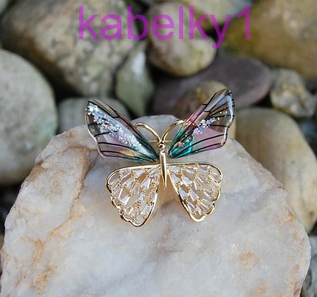 Brošňa MONA zlatý motýlik dúhové a strieborné sklo 