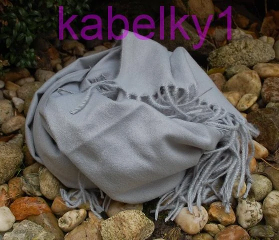 Šál šedý bledý dlhé strapčeky