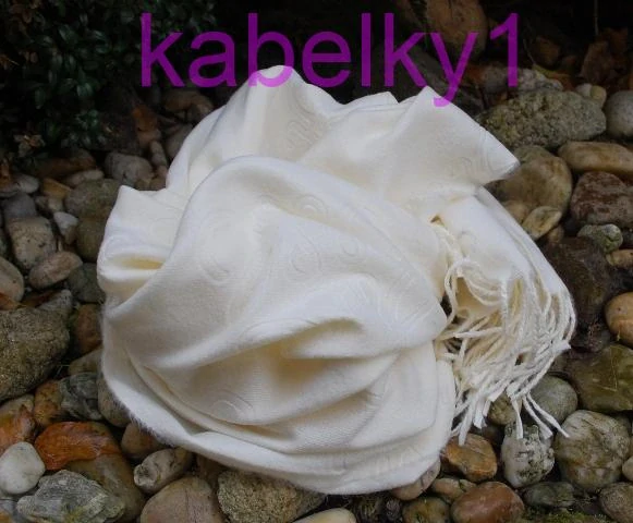 Šál smotanový so vzorom dlhé strapčeky