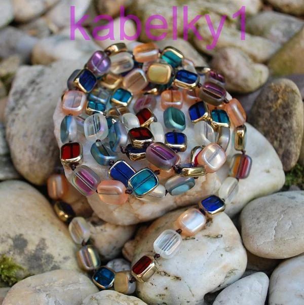 Náhrdelník farebné sklo v zlatom kove 