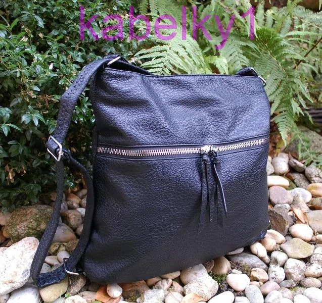 Kabelka čierna crossbody strieborné kovanie ruksak
