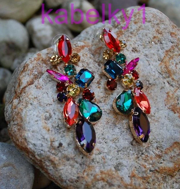 Náušnice zlaté červené zelené modré spoločenské brúsené sklo 