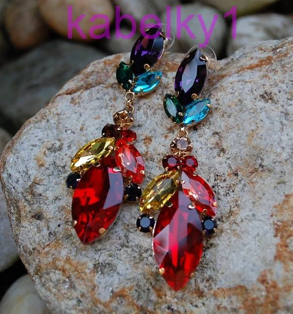 Náušnice zlaté červené zelené modré spoločenské brúsené sklo 