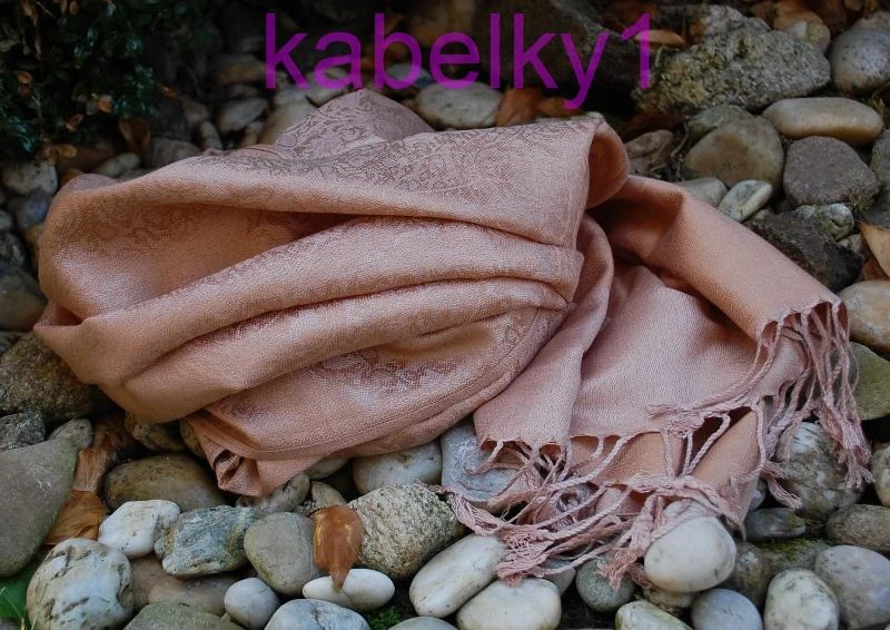 Šál krémovy kašmírový strapčeky jemný vzor 