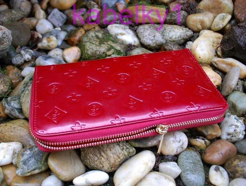 Dámska bordová peňaženka veľká s vtlačeným vzorom