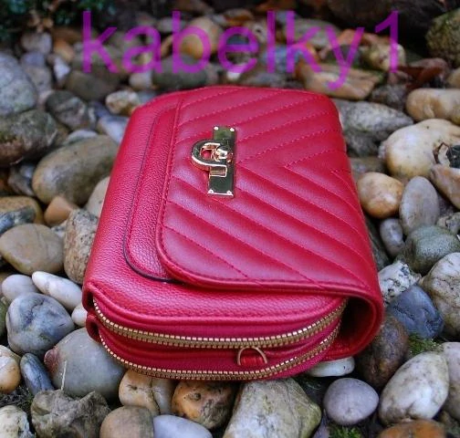 Kabelka červená zlaté kovanie dlhé ramienko