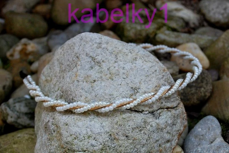 Zlatá čelenka s perličkami