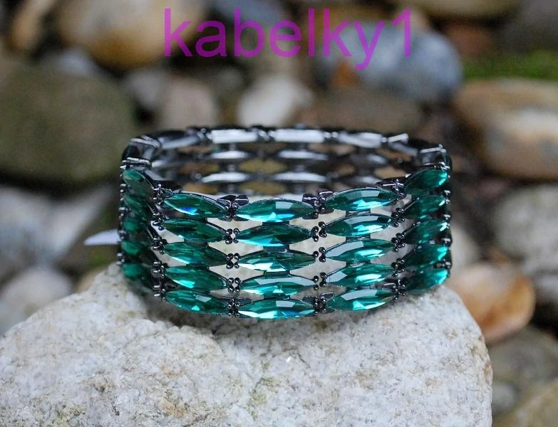 Náramok zelený strieborné brúsené sklo 