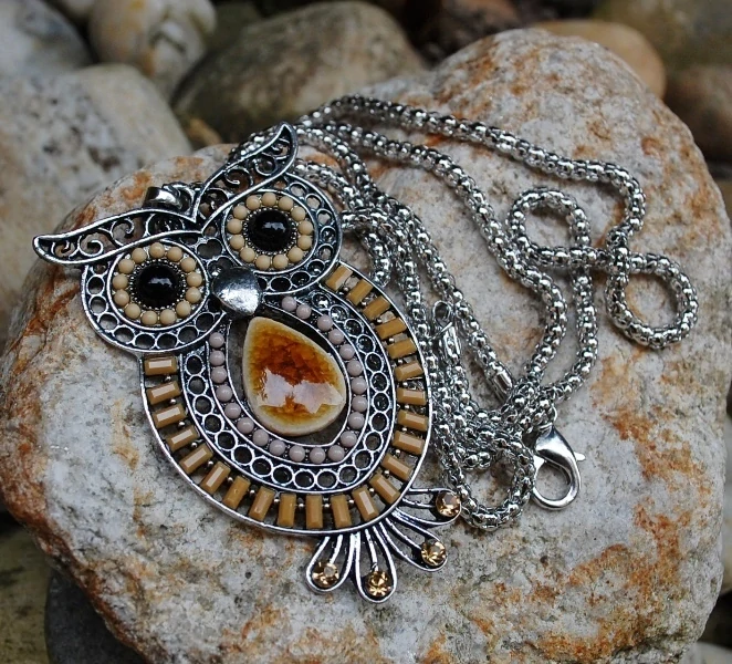 Náhrdelník retiazka sova strieborná krémové kamienky