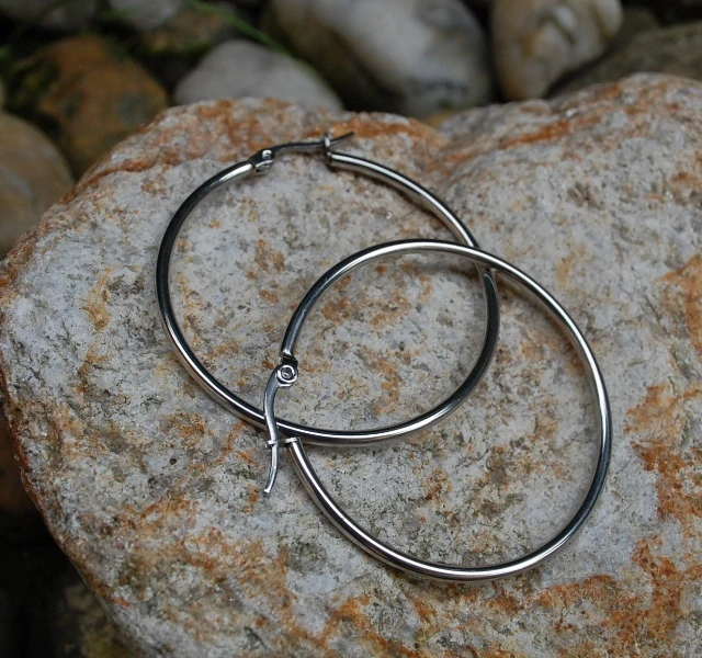 Náušnice kruhy strieborná farba chirurgická oceľ  
