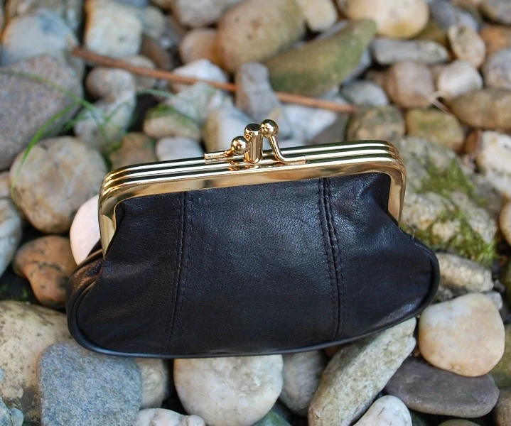 Dámska čierna peňaženka kožená na drobné 