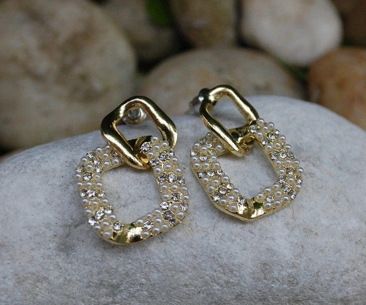 Náušnice zlaté brúsené sklo striebornej farby perličky 