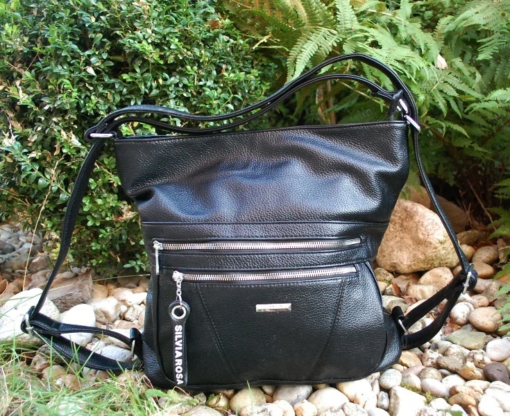 Batoh čierny kabelka crossbody strieborné kovanie 