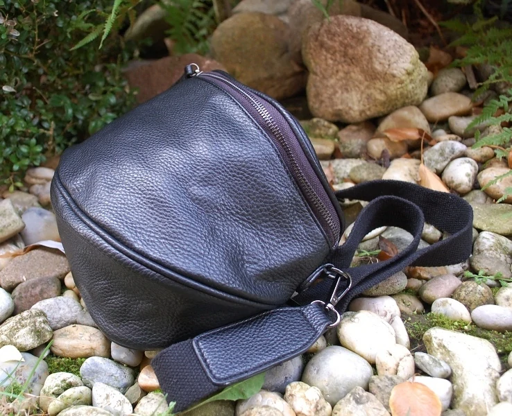 Kabelka čierna matná čierny zips 