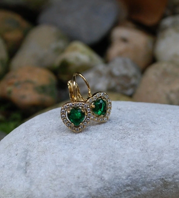 Náušnice srdiečka zelené strieborné brúsené sklo 