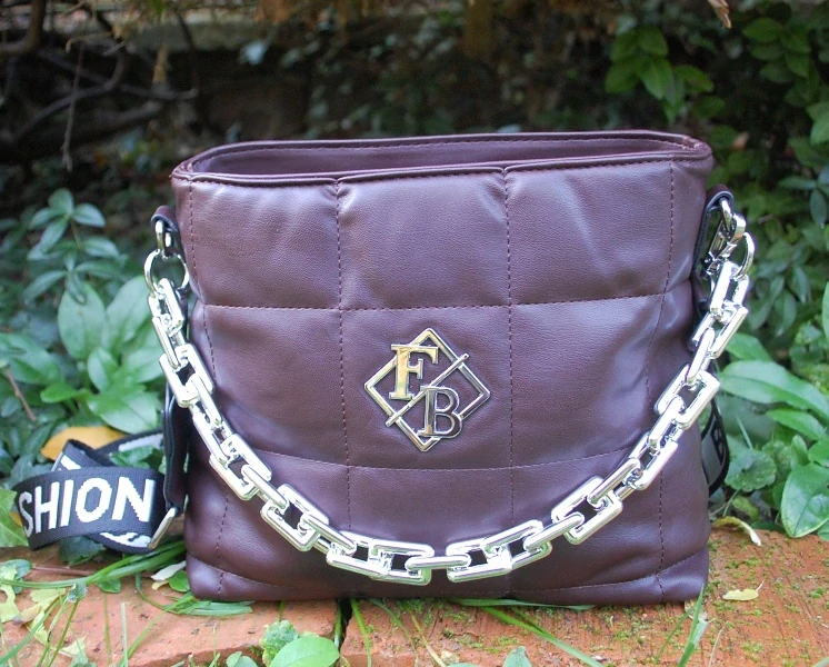 Kabelka hnedá matná strieborná retiazka crossbody