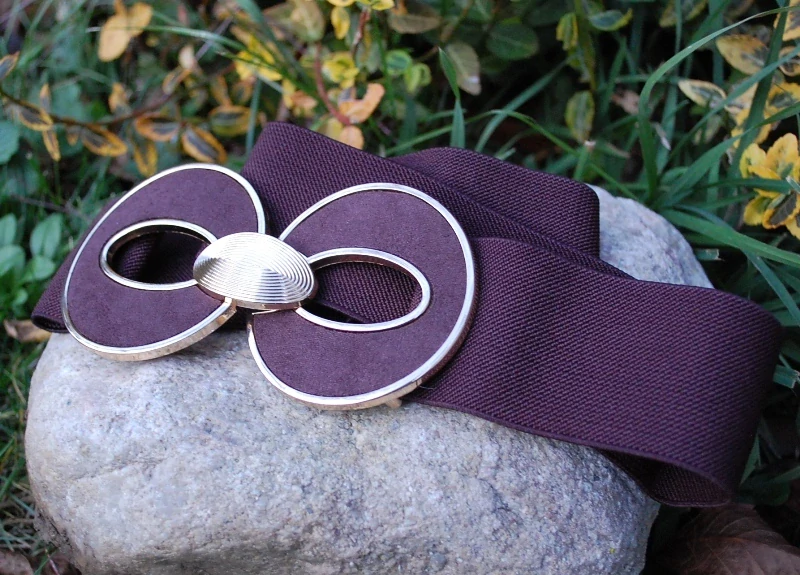 Opasok hnedý pružný zlatá pracka 