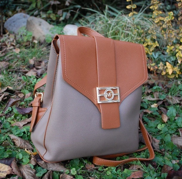 Ruksak hnedo koňakový zlatá ozdobná pracka