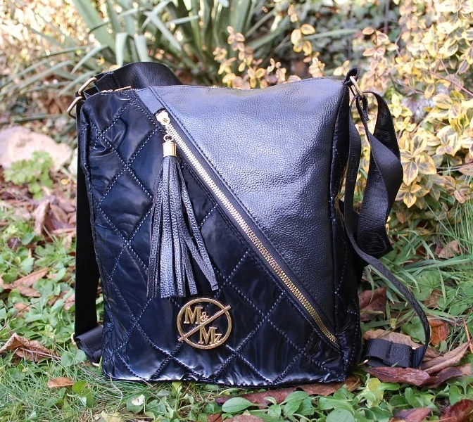 Kabelka batoh čierna prešívaná zlatá retiazka 