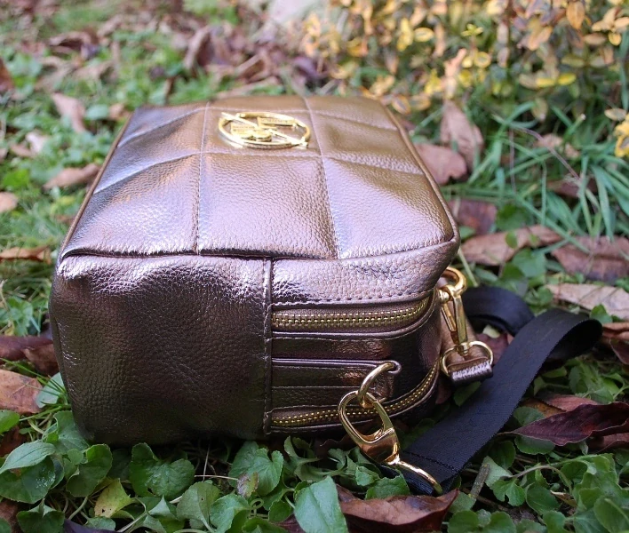 Kabelka grafitová štepovaná zlaté kovanie Laura Biaggi