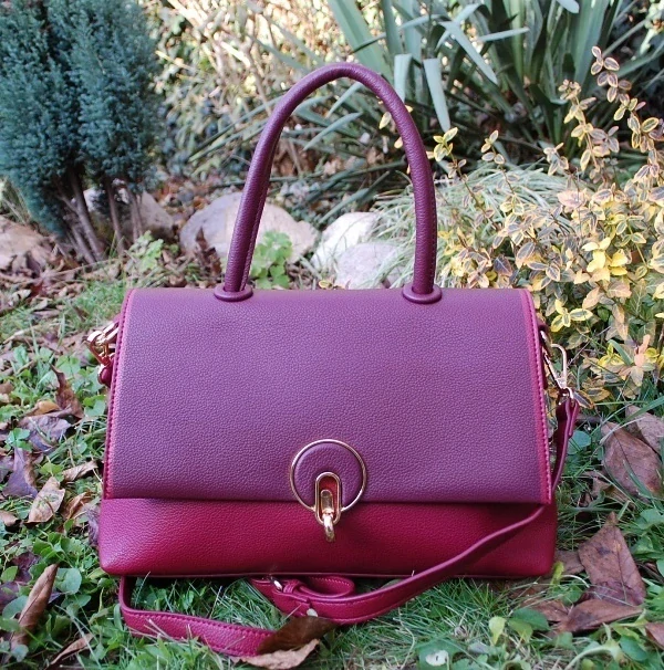 Kabelka bordová elegantná so zlatou prackou