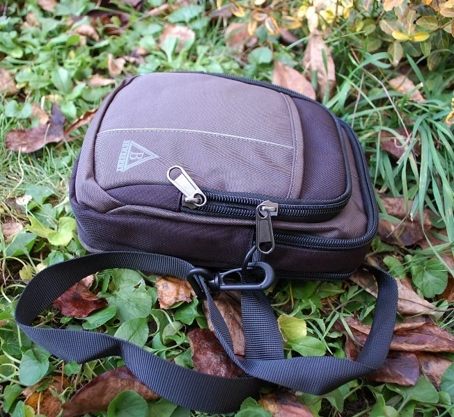 Pánska šedo čierna taška na opasok a  crossbody