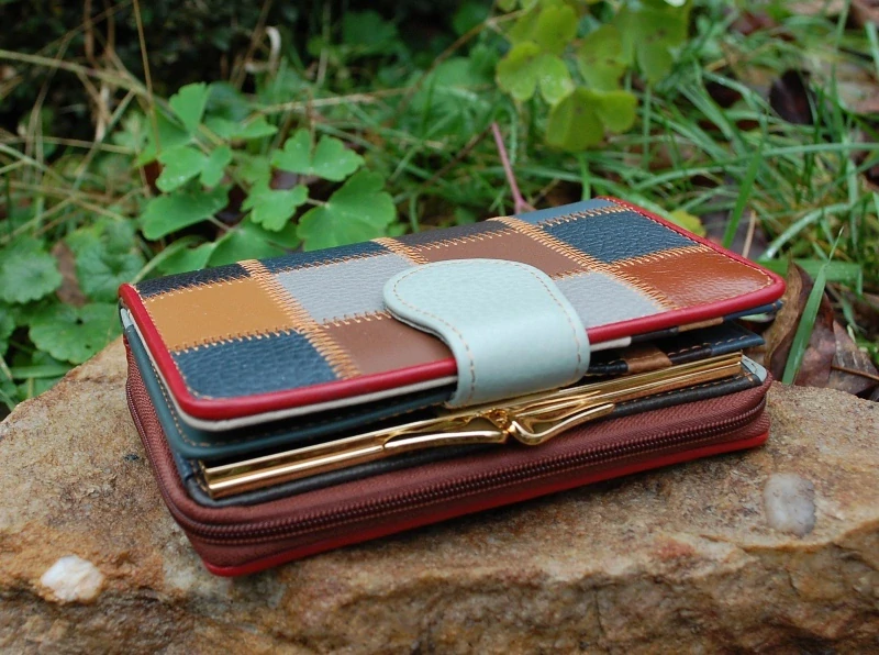 Dámska kožená peňaženka kovový patent multicolor